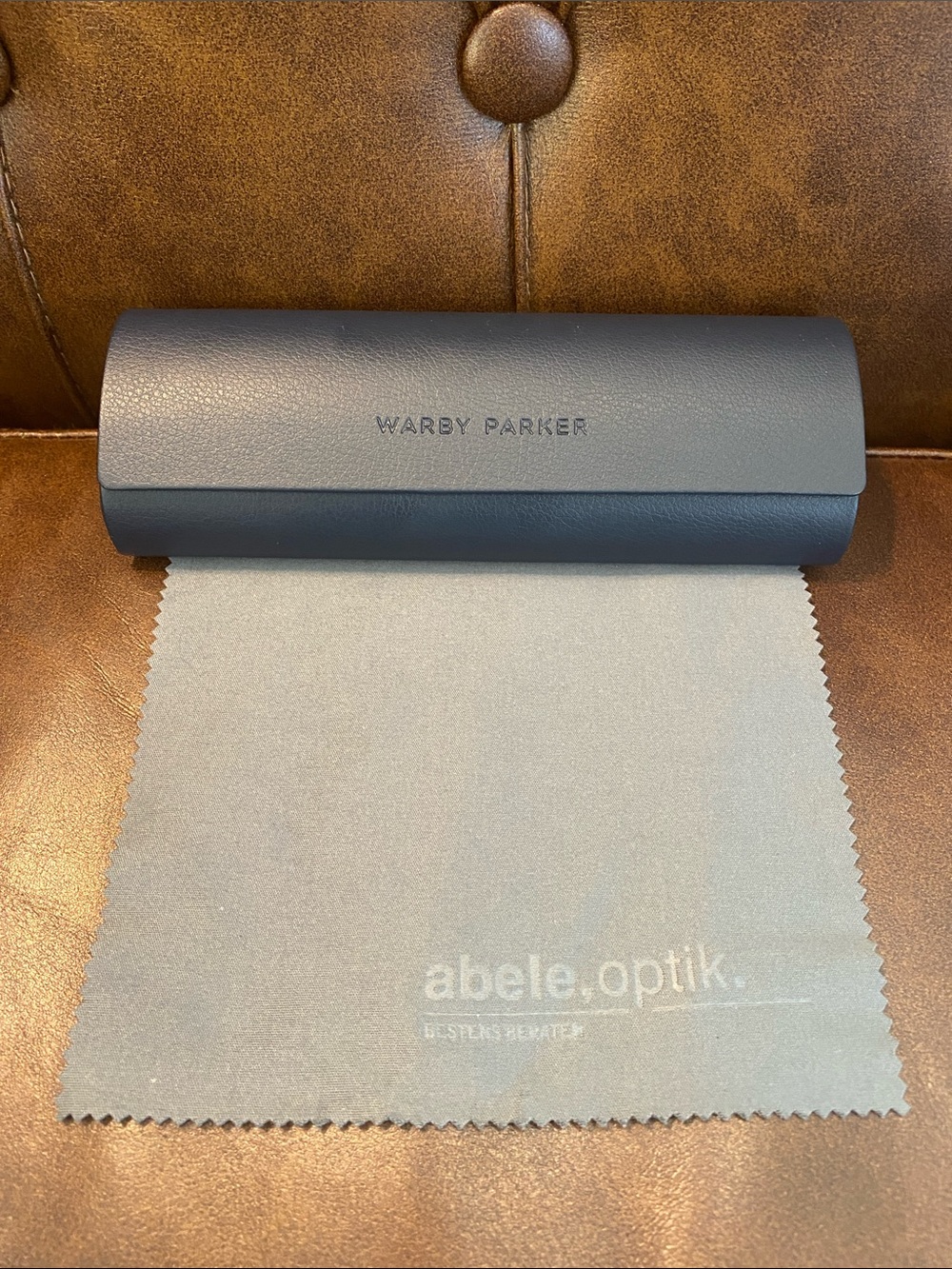 Warby Parker Navy Eyeglass Flip Top Magnetic Case with Gray Cleaning Cloth ✨